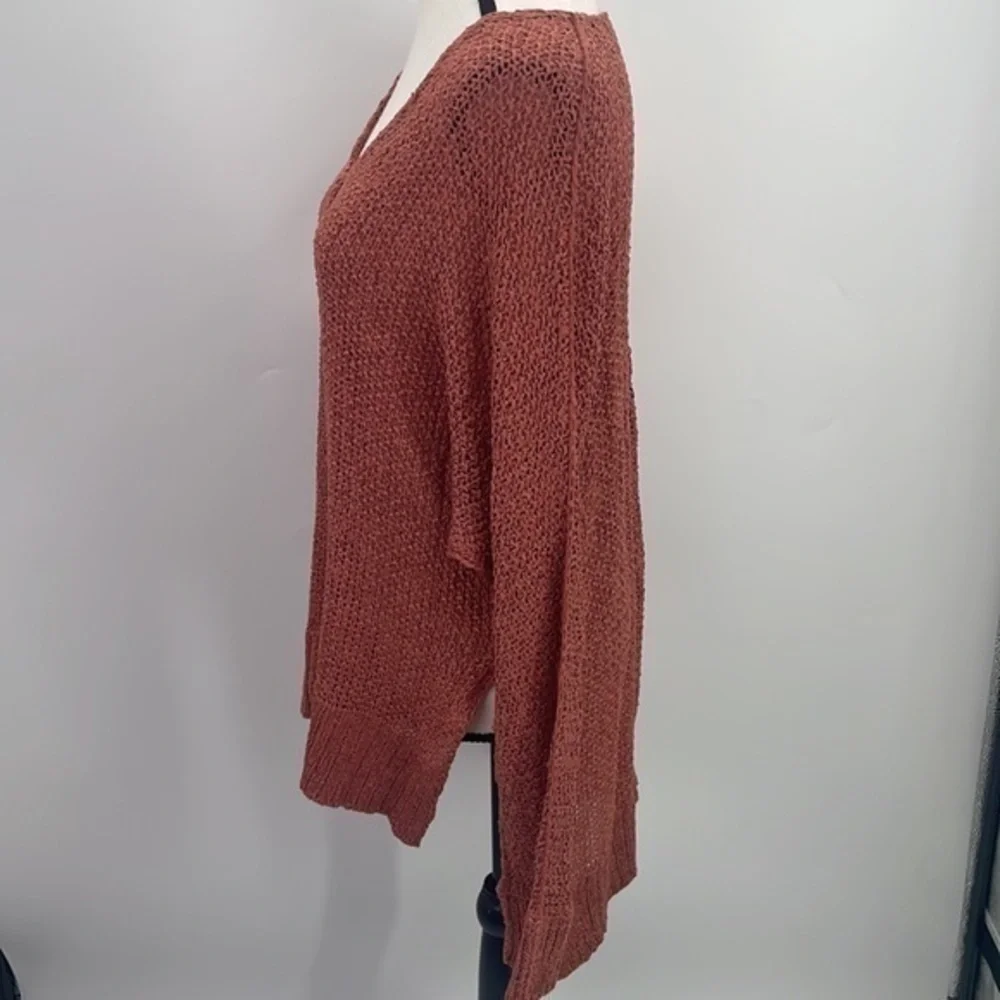 UEC Pink Lily orange lightweight v-neck sweater small perfect for summer